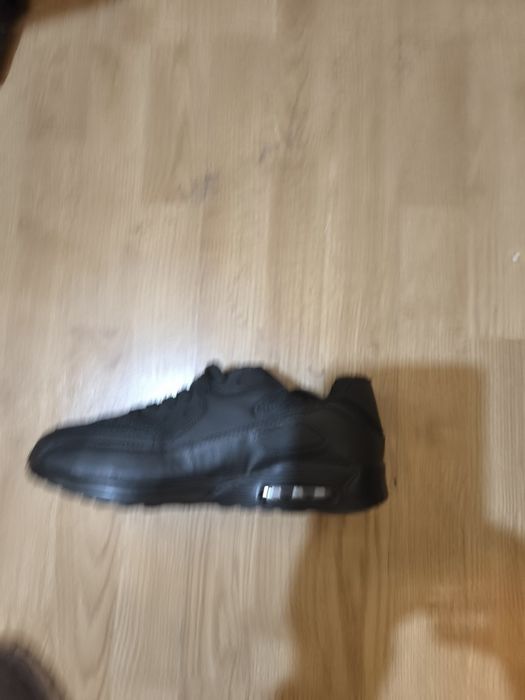 Tênis pretos novos
