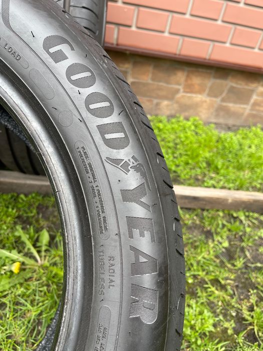 Шини. . 215/55/17