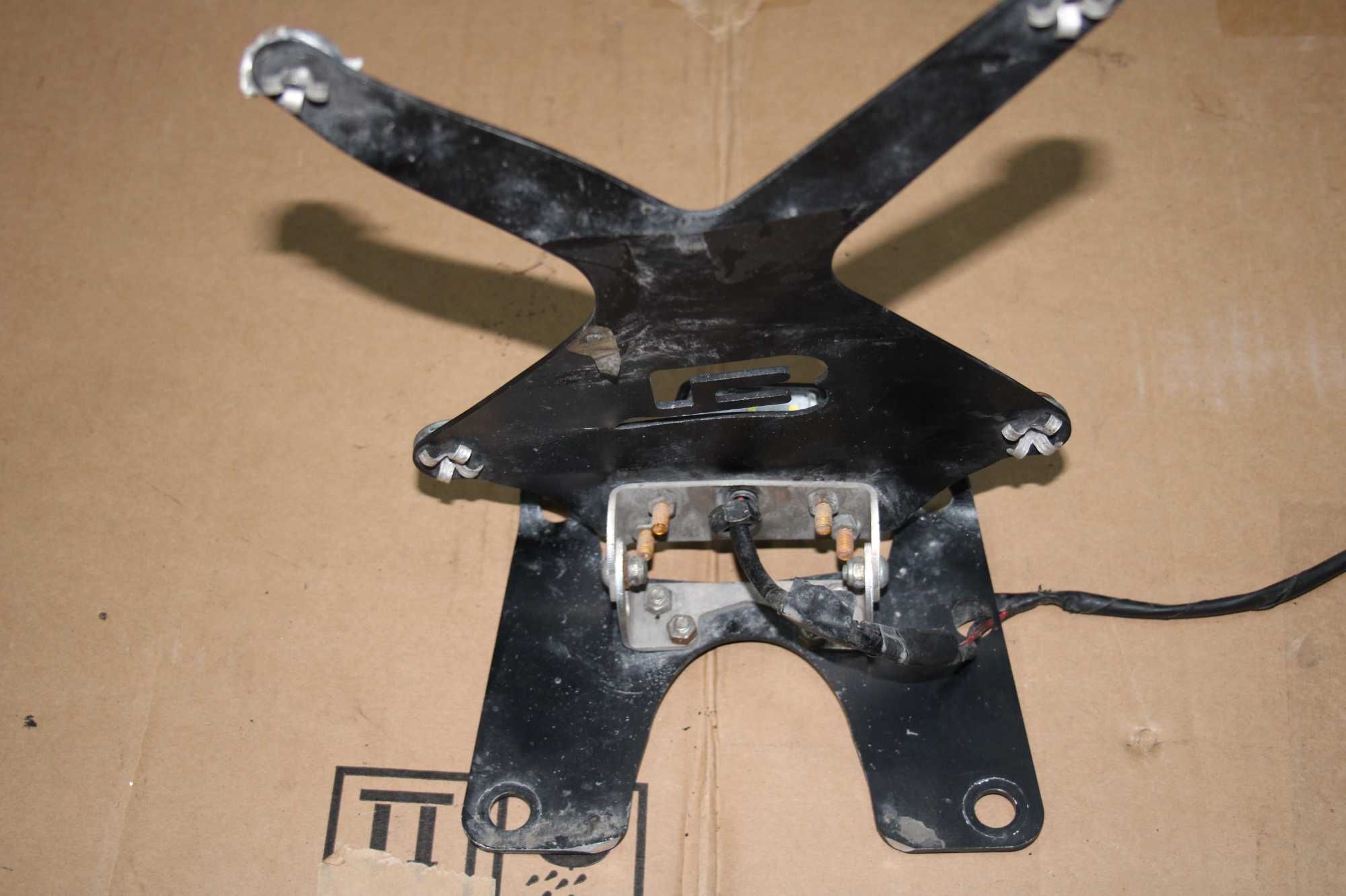 Mocowanie Tablicy Błotnik Uchwyt Tablicy Suzuki GSXR 600 K6 K7 06-07