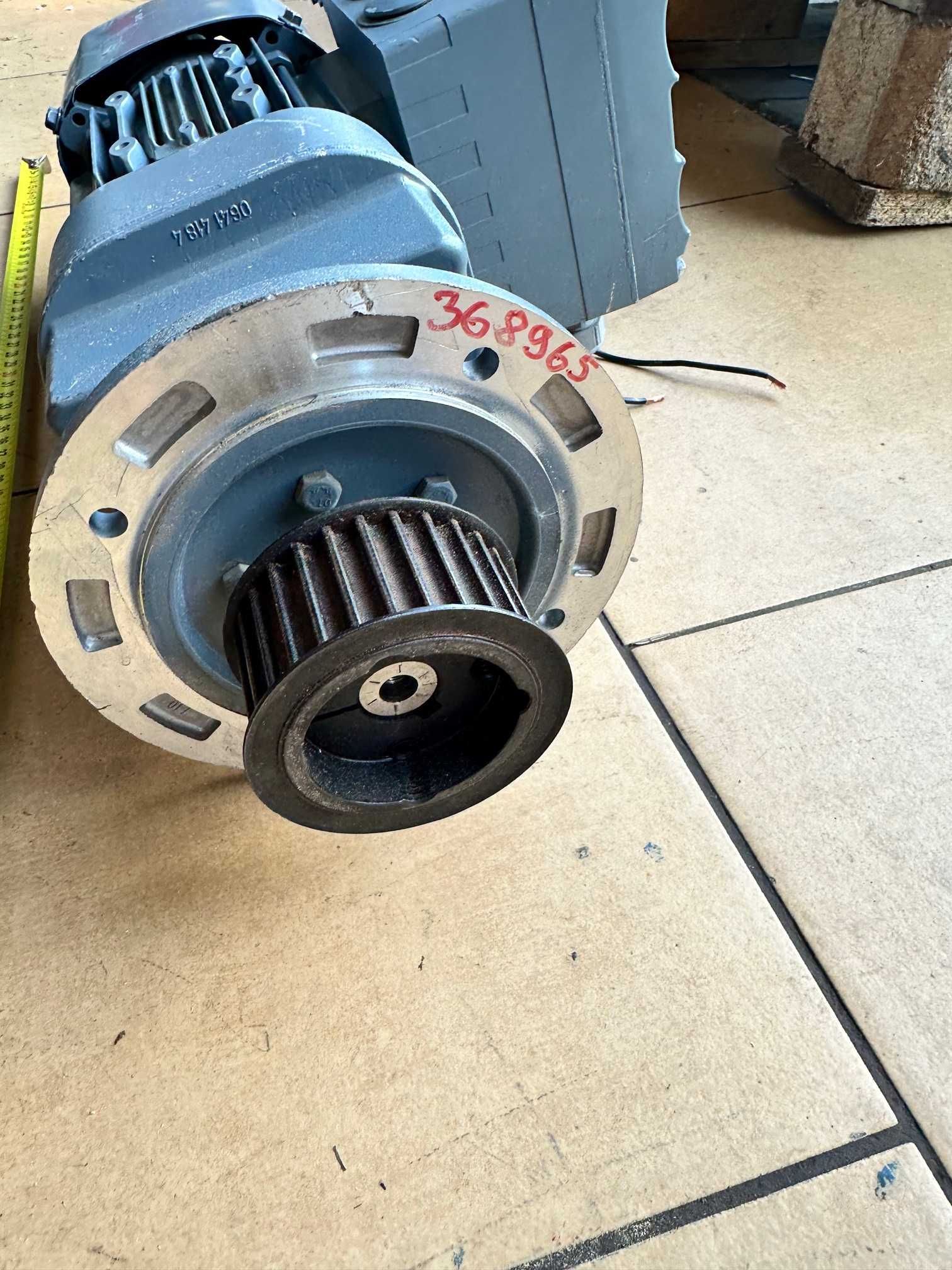 Motoreduktor, silnik sew z falownikiem 0,55 kw zakres obr 18-183