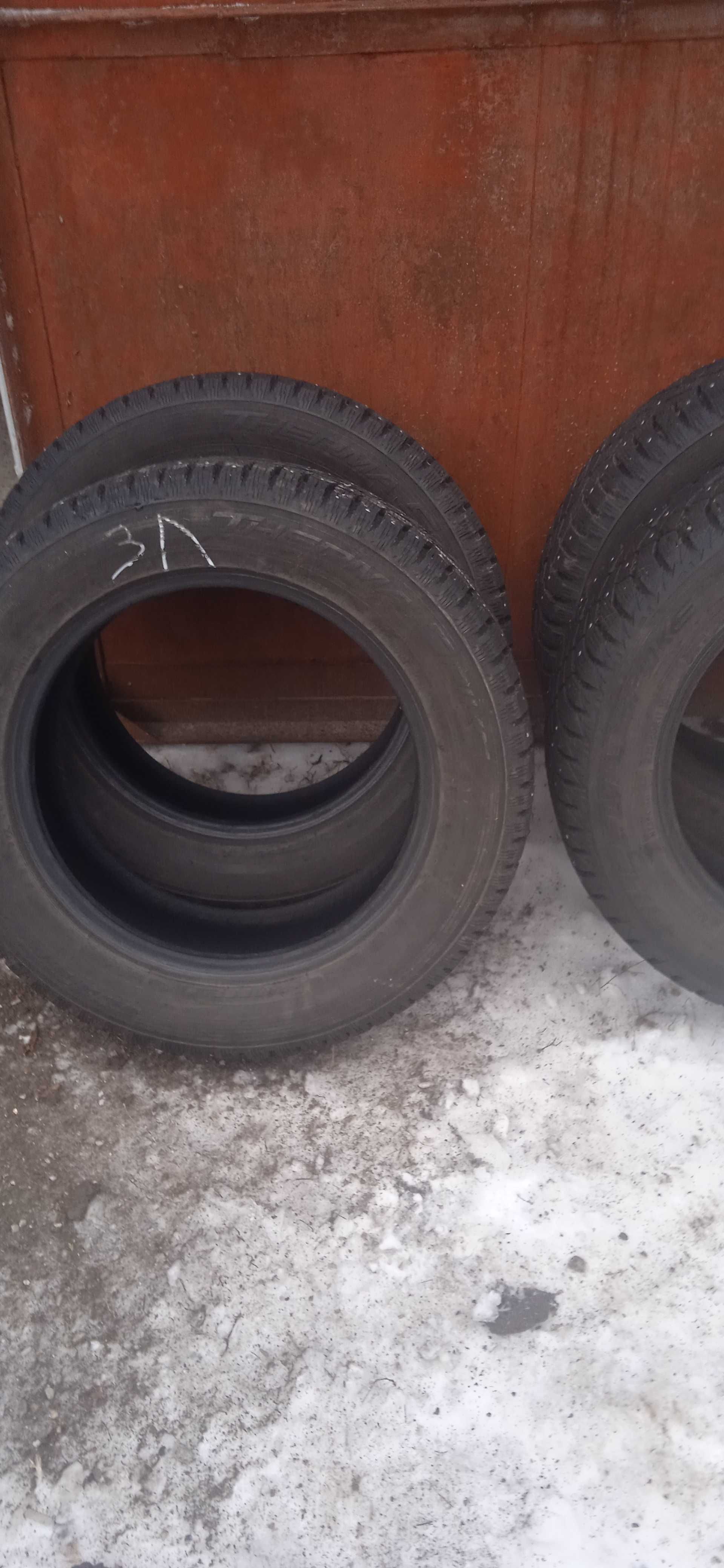 Зимова резина шипована 225/60 R17