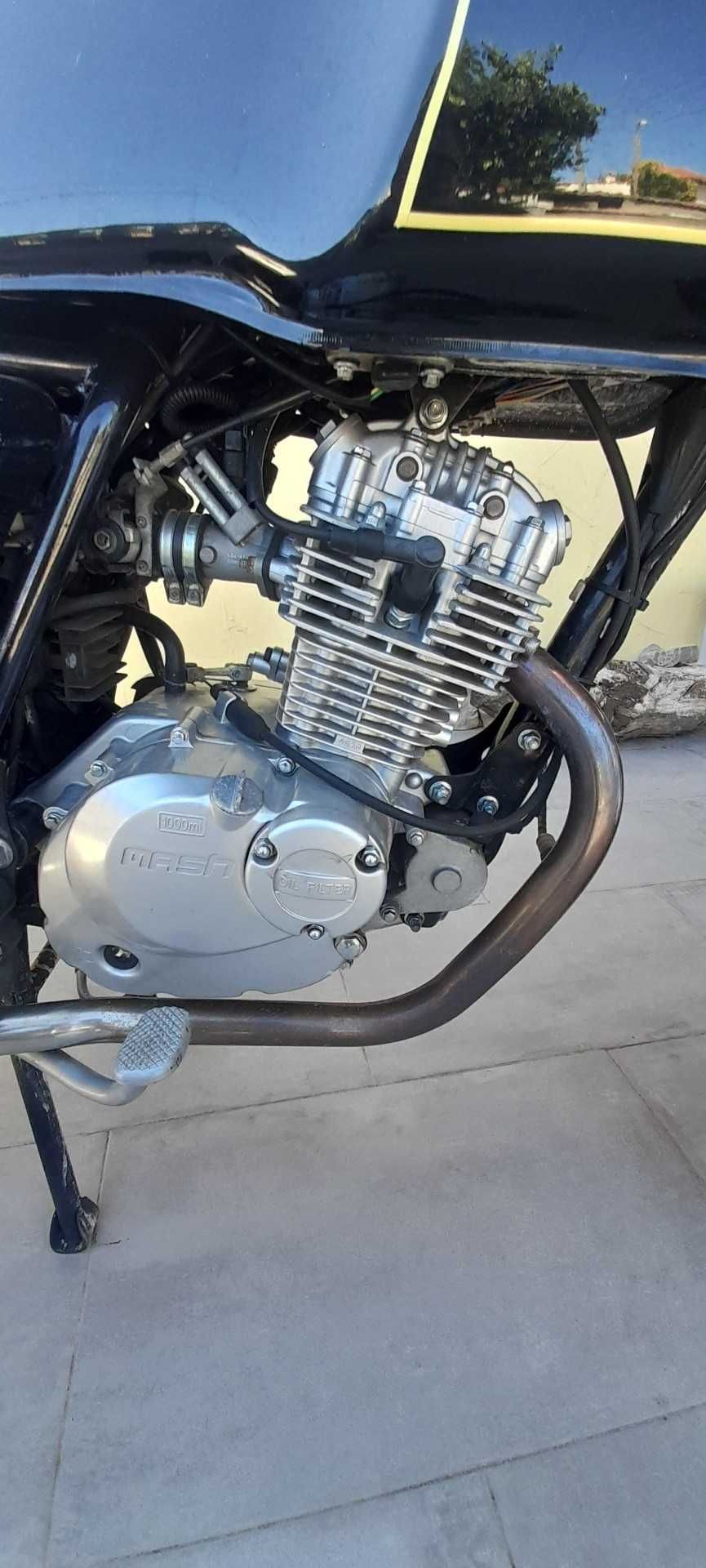 vendo mota 125 ,4000 kms reais ano 2018