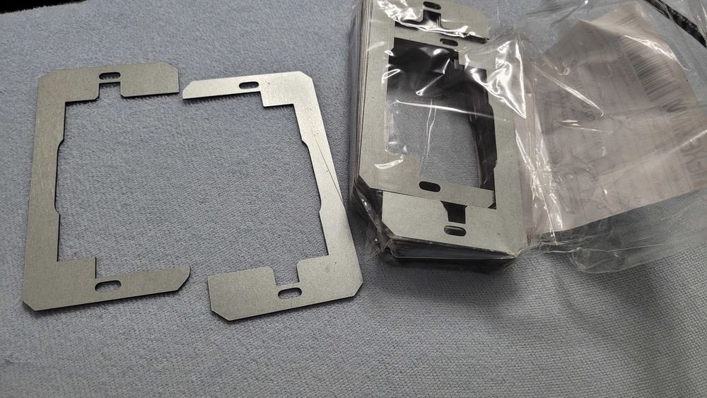 Płaskie metalowe płytki poziomujące do urządzeń, podkładki dystansowe