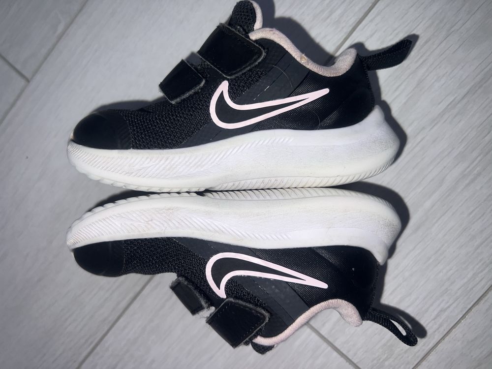 Кросівки для дівчинки Nike