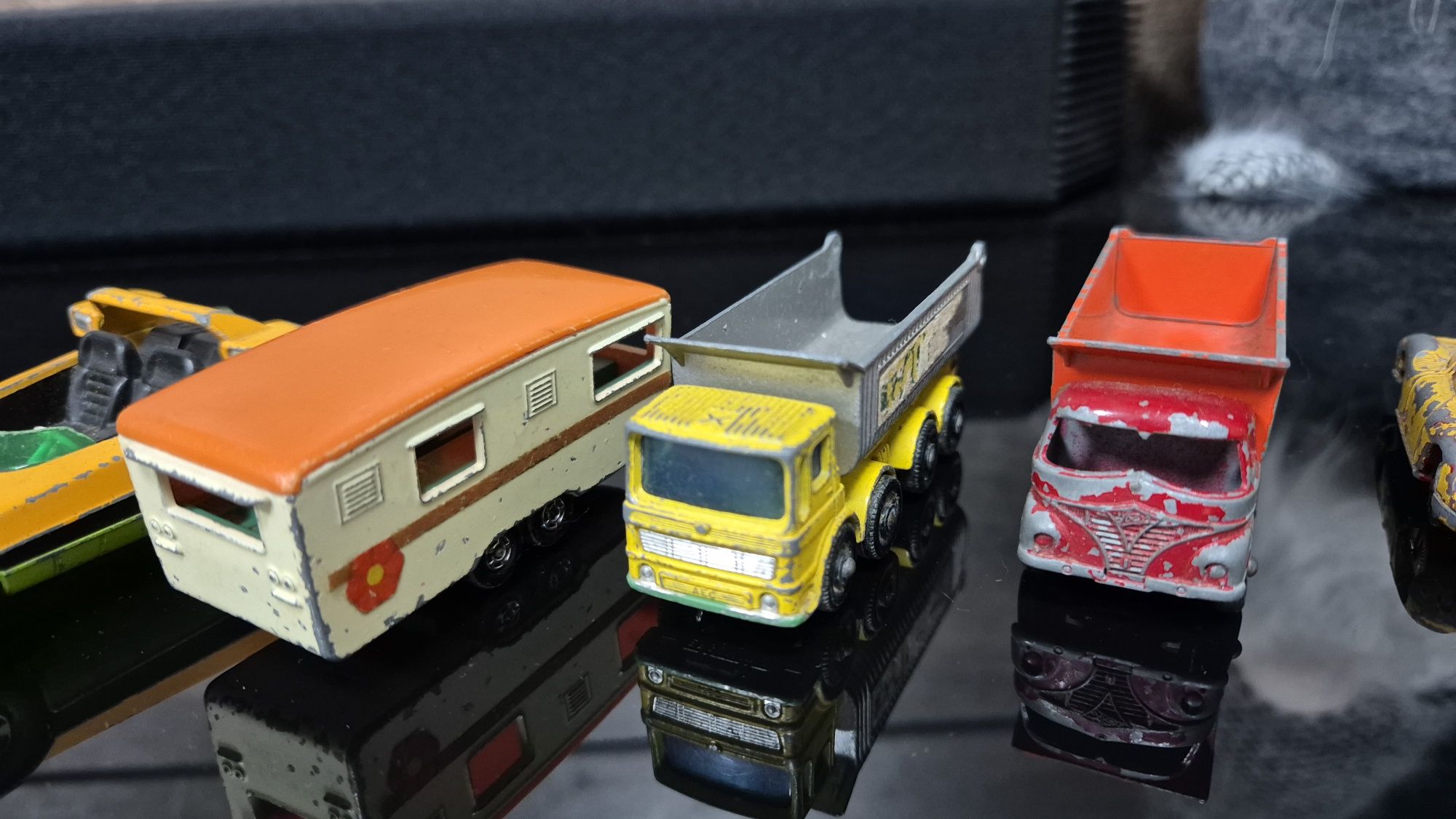 Stare resoraki matchbox.