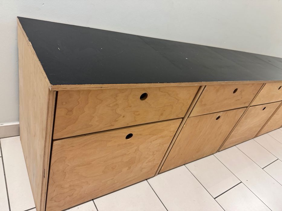 długa szafka/komoda z wysuwanymi półkami i szufladami 349cmx60cmx50cm