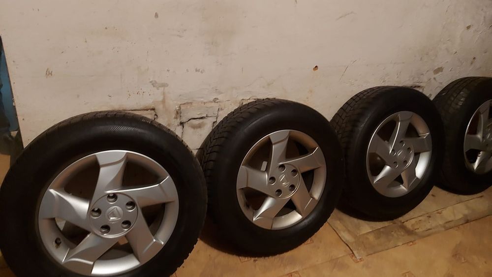Opony koła z alu felgami zimowe Barum Polaris 215 65 R16