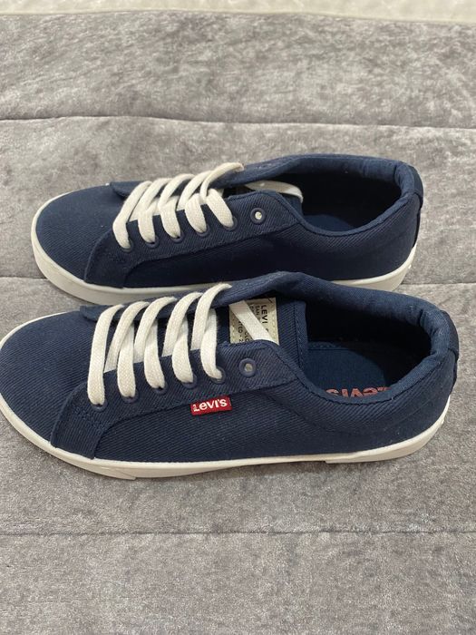 Sapatilhas originais da Levis, novas