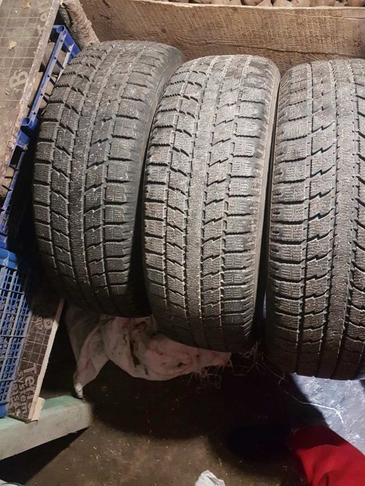 Toyo 3 шт зимові r20