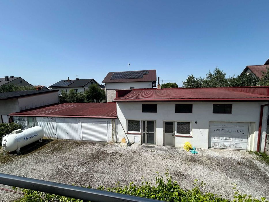 Dom z użytkowym poddaszem 160m2 i budynkiem gospodarczym