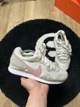 Buty Nike Venture Runner  r.36,5