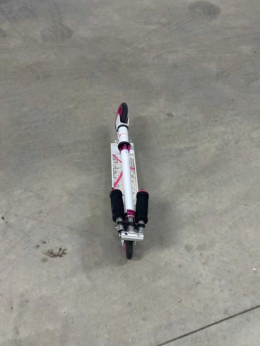 Trotinete em estado como novo