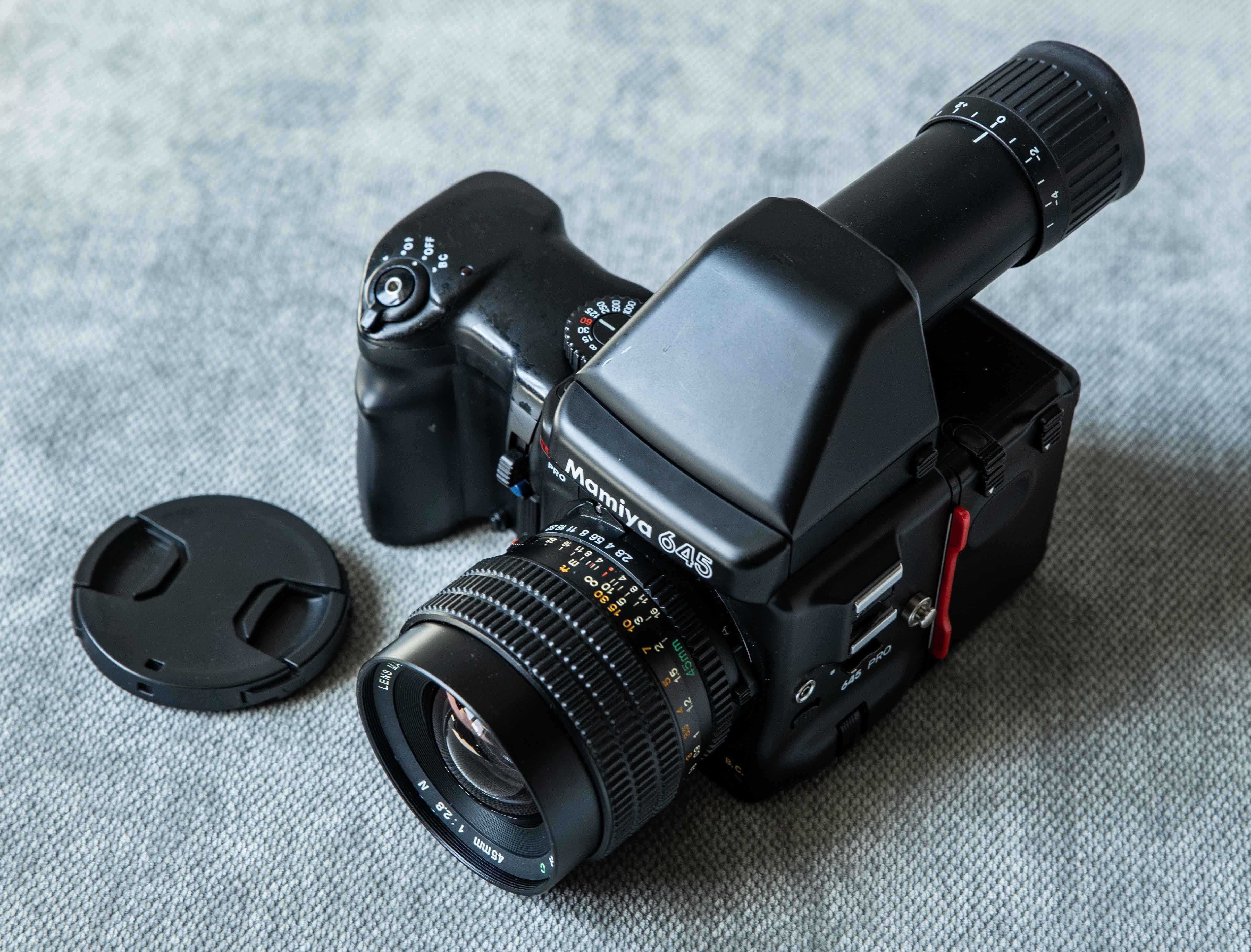 Mamiya 645 Pro з об'єктивами 80mm і 45mm, крутий комплект