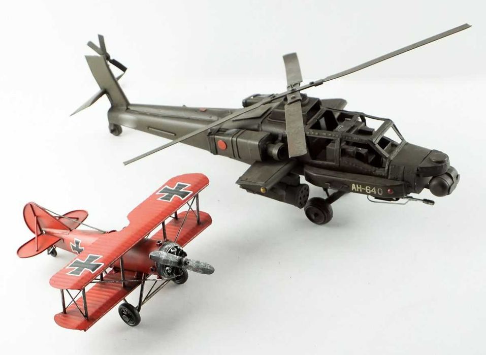 Avião em chapa com hélice e Helicóptero em chapa