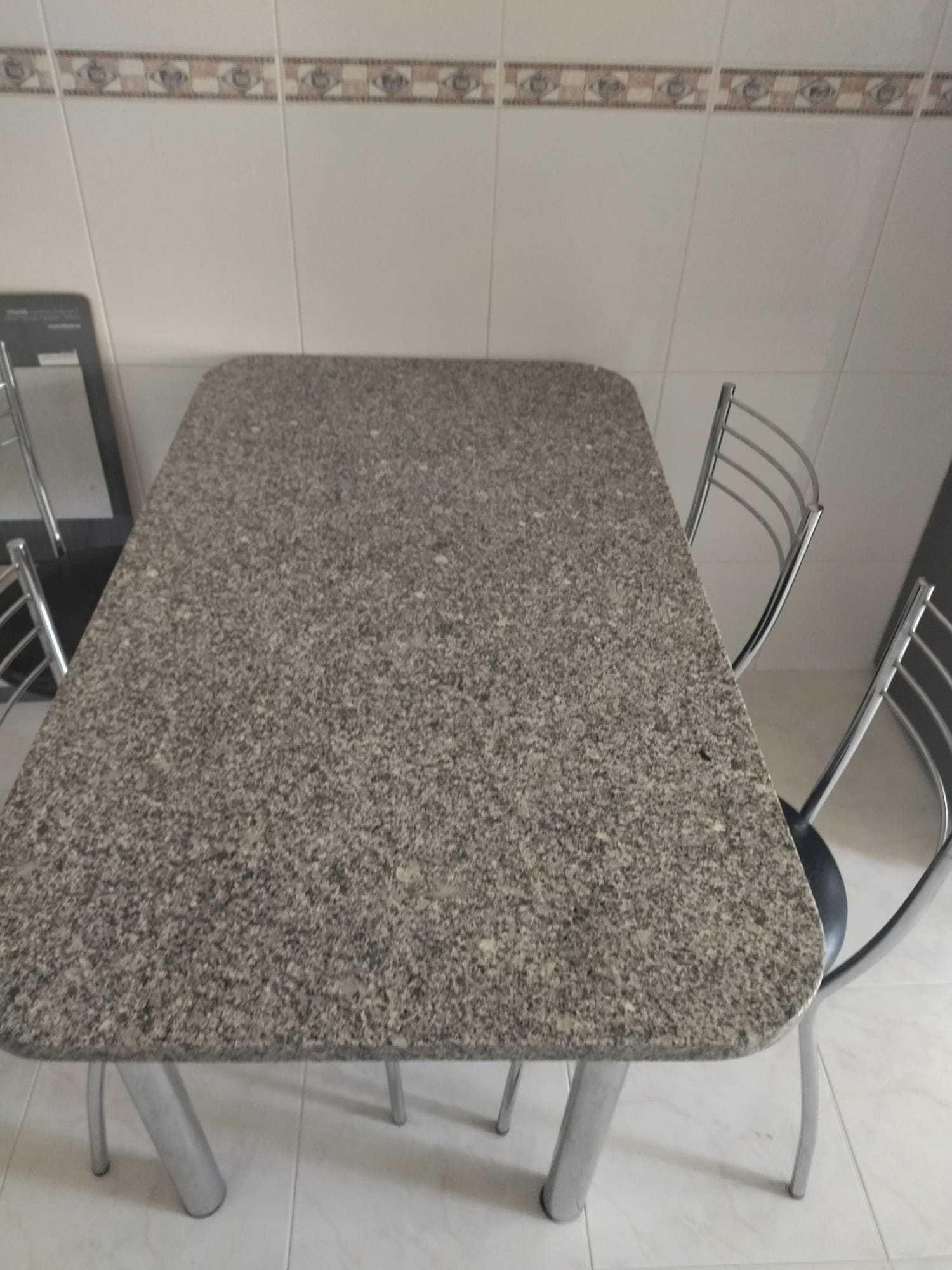 Mesa com tampo em granito pedras salgadas + oferta 4 cadeiras