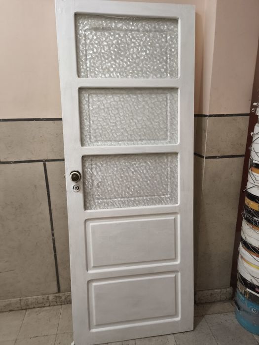 Porta interior com vidro e veda luz