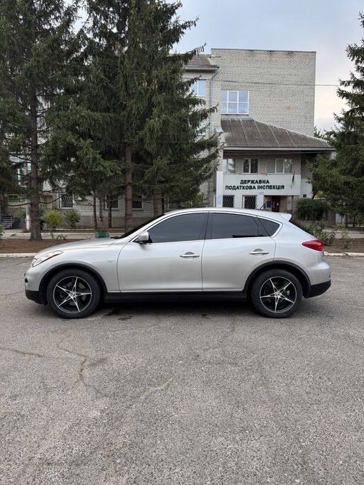 Комфортный полноприводный кросовер Infinity ex35
