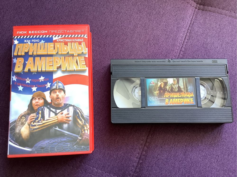 Видеокассета VHS фильм Пришельцы в Америке Жан Рено