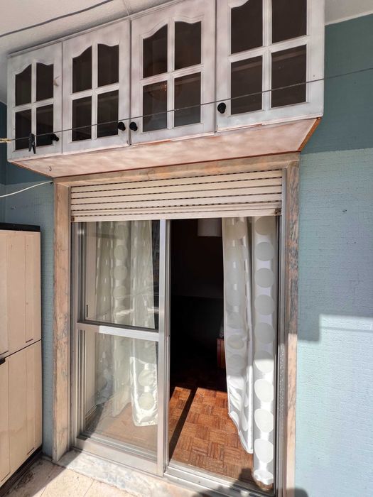 Apartamento T3 c/elevador no centro do Laranjeiro pronto a habitar!