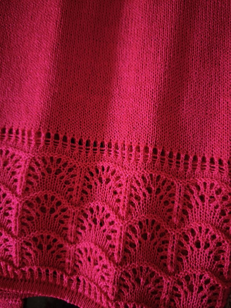 Camisola, rosa fushia, em malha fria, italiana. Manga comprida.