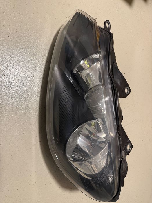 Volkswagen Golf VI lampa przednia lewa Valeo  wersja eu