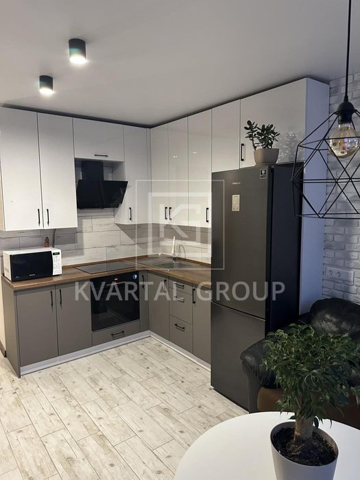 Продаж квартири з новим ремонтом, яка розташована серед 2-х парків.Газ