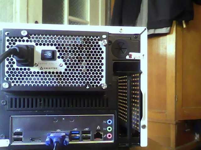 Продам маленький красивый системный блок возможно с монитором.