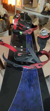 Deska snowboardowa gnu 160cm razem z wiązaniami, buty, kask i okulary