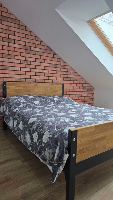 Łóżko drewniane z ramą metalową z dwoma szczytami - ArtBed + Stelaż