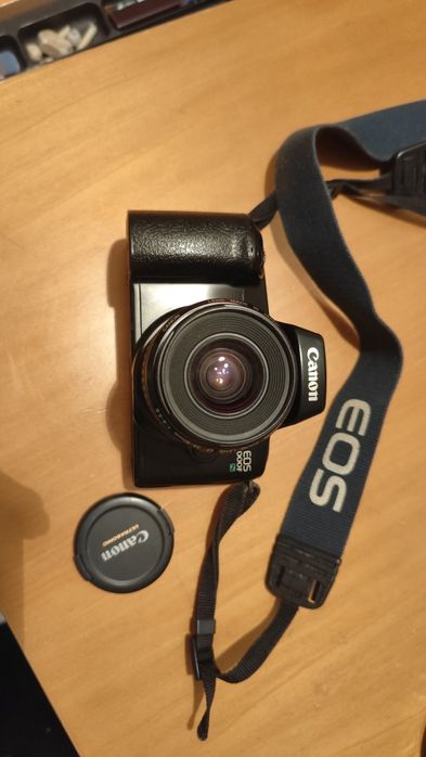 Máquina fotográfica Canon EOS 1000F N