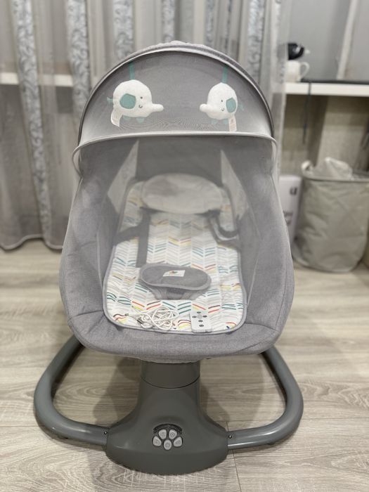 Заколисуючий центр-шезлонг mastela