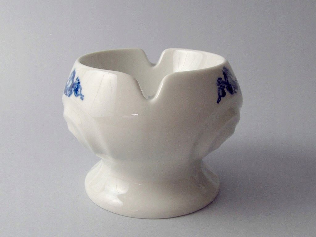 designerska porcelanowa popielniczka lilia