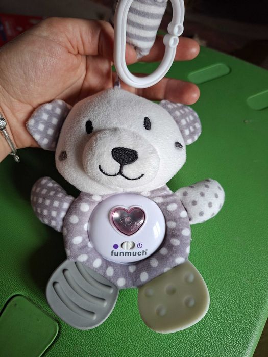 Брязкальця та іграшки