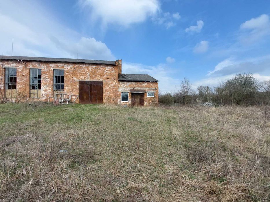 Продається приміщення в с.Мартинів