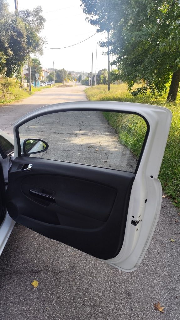 Opel corsa 1.3 CDTI 2014 Bom estado geral kms REAIS ar condicionado