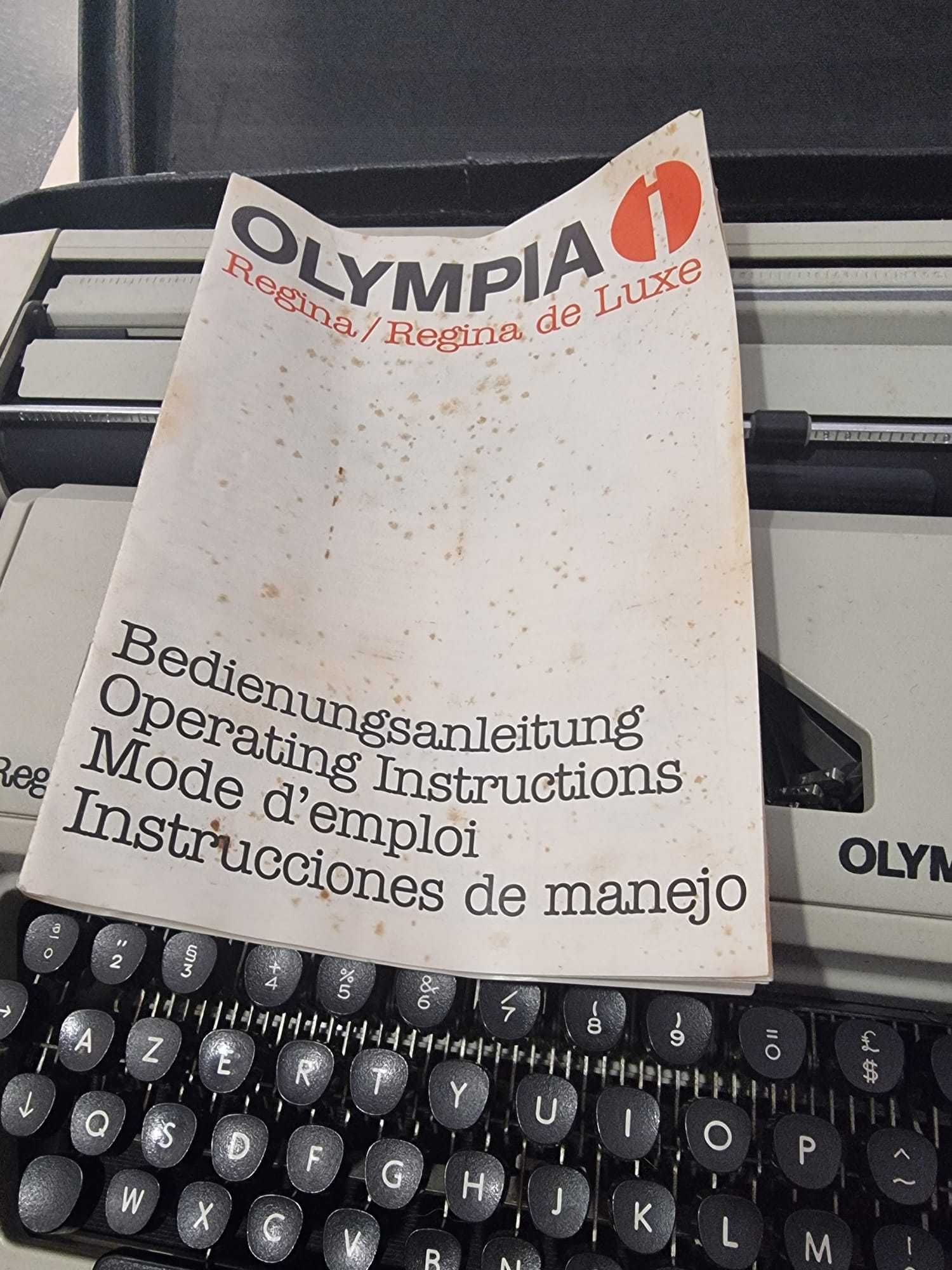 Máquina de Escrever Olympia Regina de Luxe