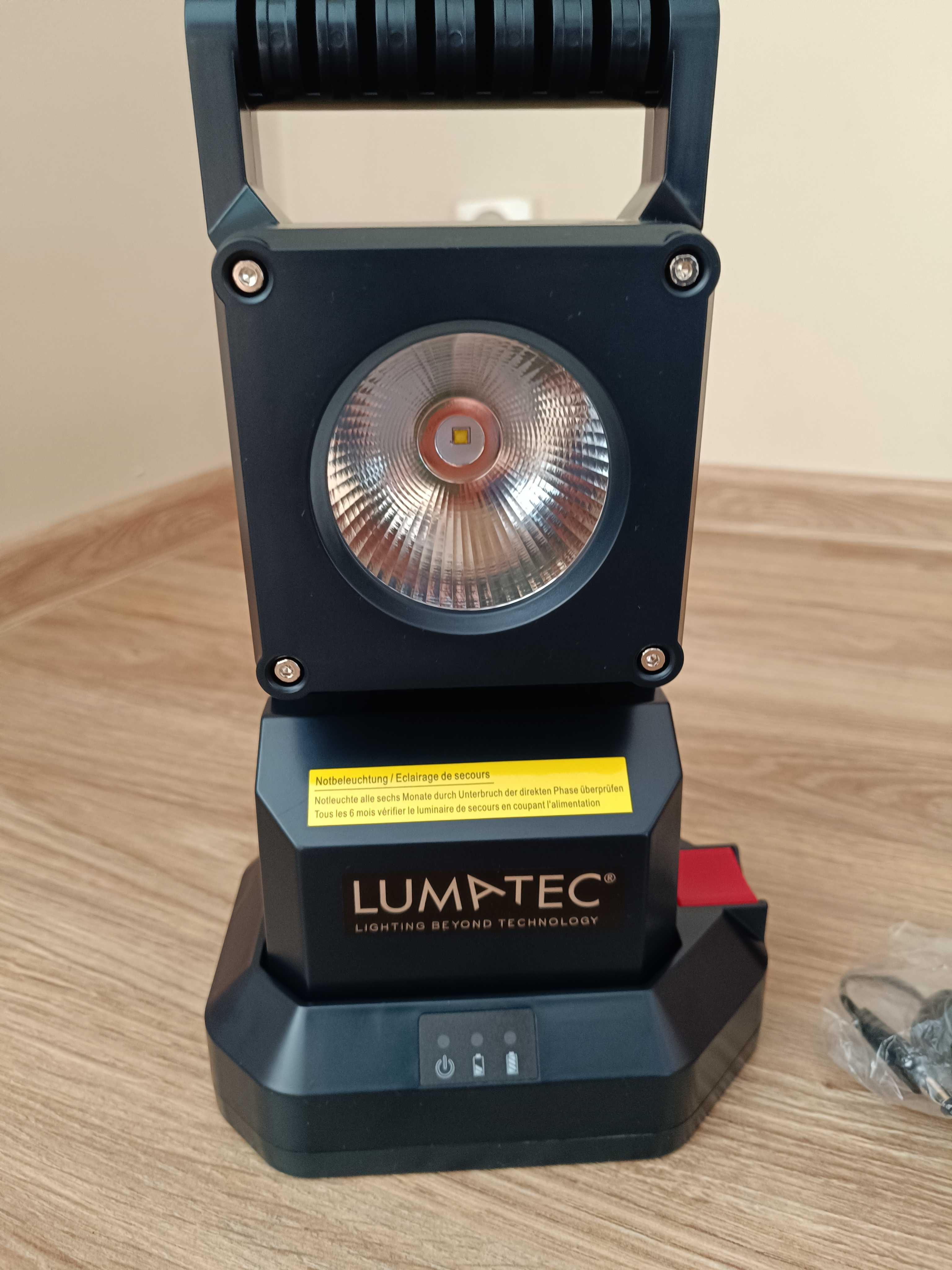 nowa przenośna lampa awaryjna LUMATEC