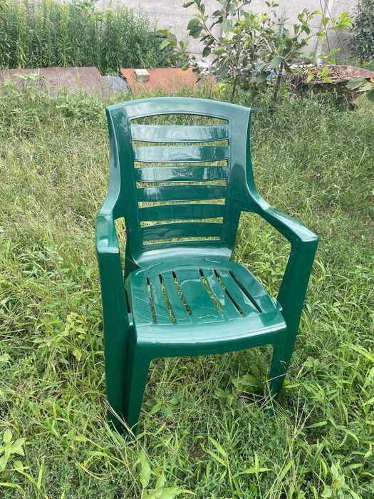 Пластиковые стулья для сада