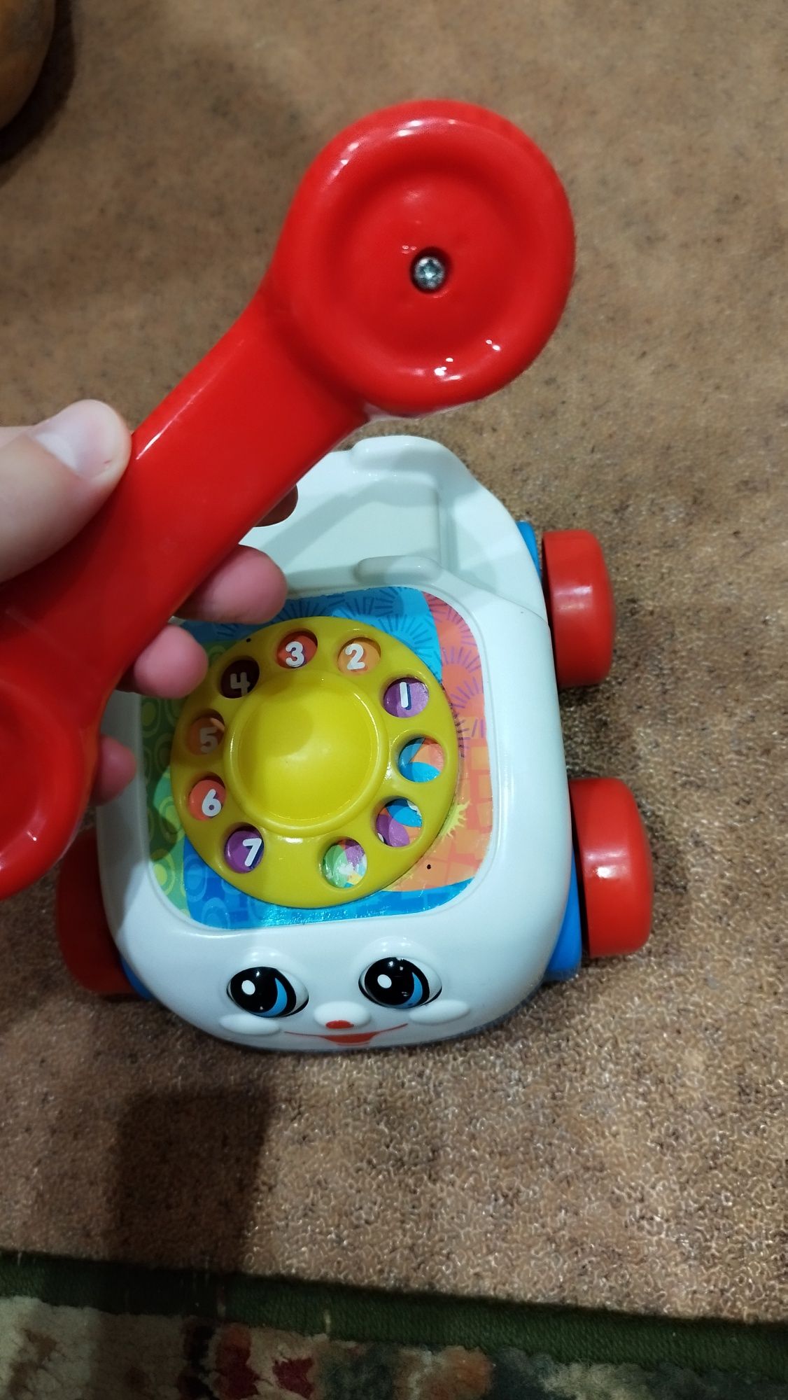 Классная игрушка телефон