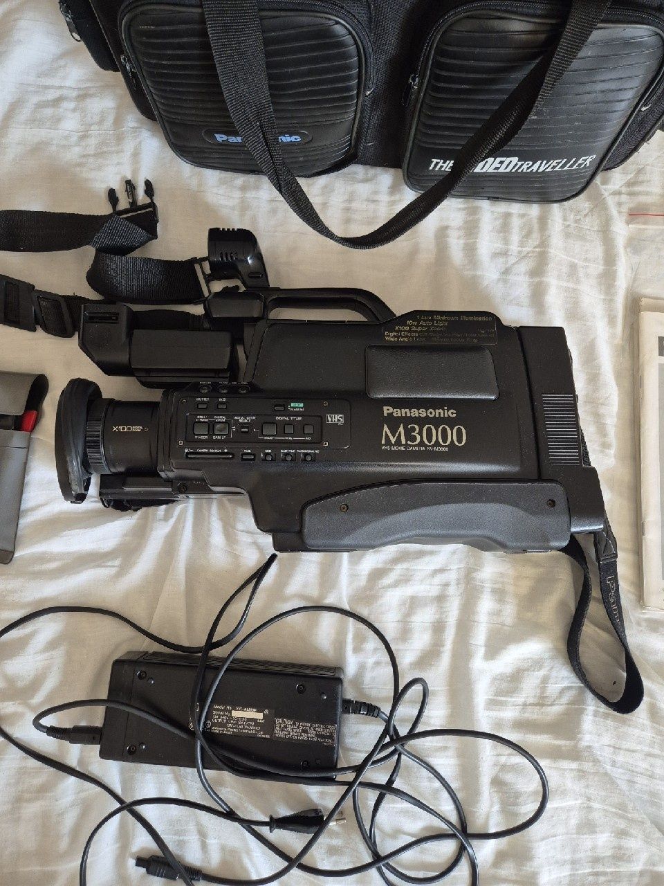 Kamera VHS Panasonic M3000 + akcesoria