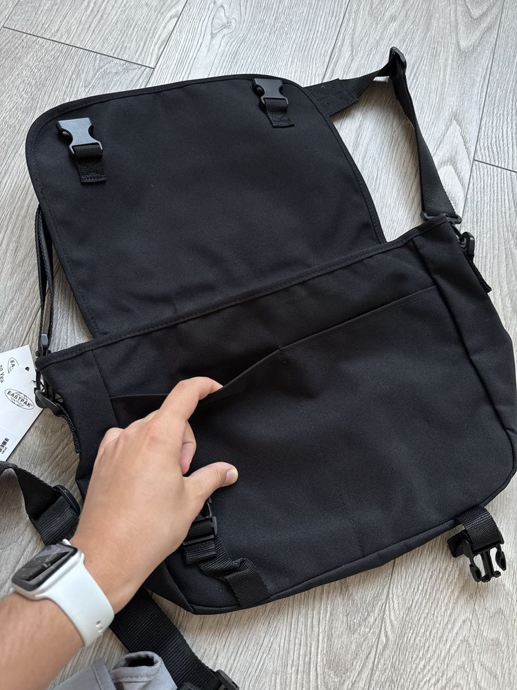 Сумка Eastpak Delegate 20L