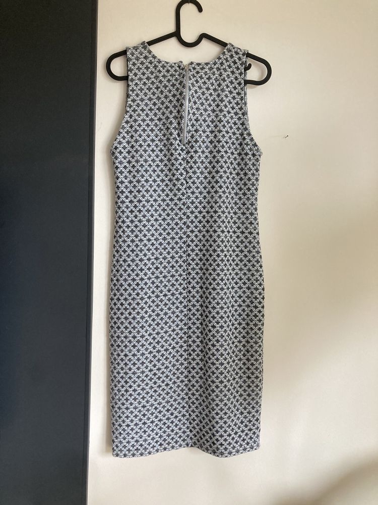 Elegancka sukienka w mini wzorek