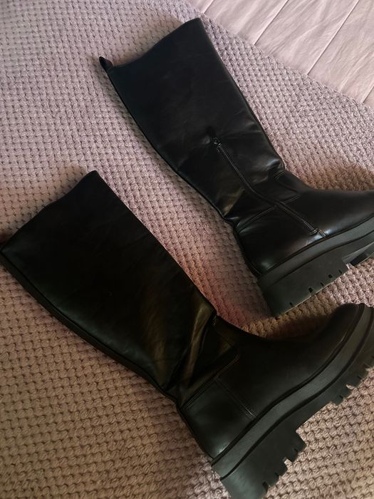 Botas pretas de canudo