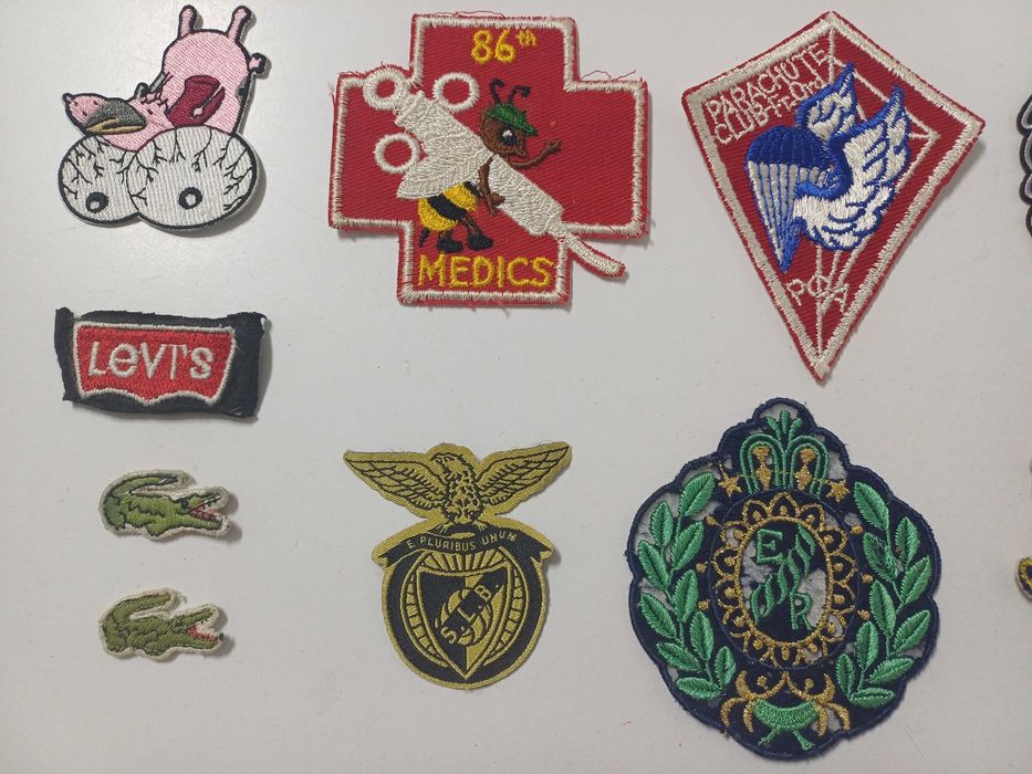Emblemas em tecido e bordados 12 unidades