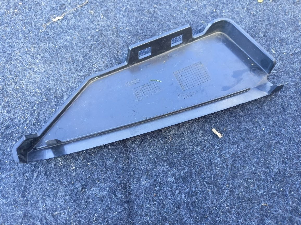 Audi Q7 4M0 przesłona osłona zaslepka maskownica zderzaka przód