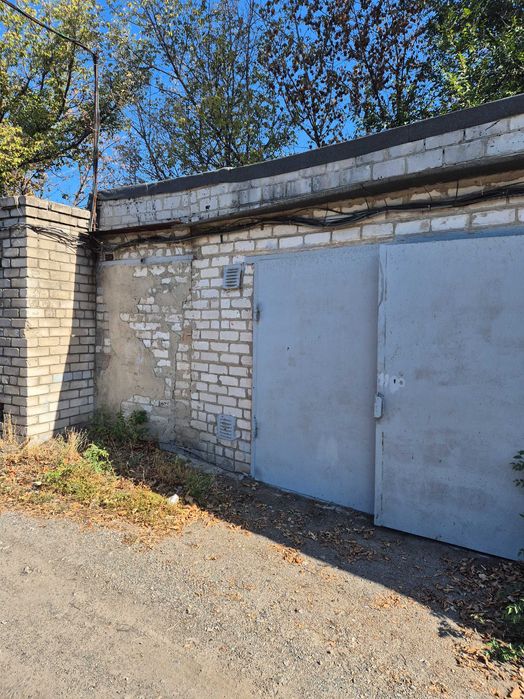 Продам великий  (6 м*6 м) та сухий капітальний гараж від власника