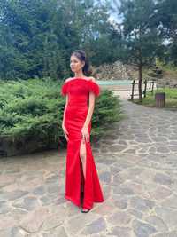 Випускна червона сукня