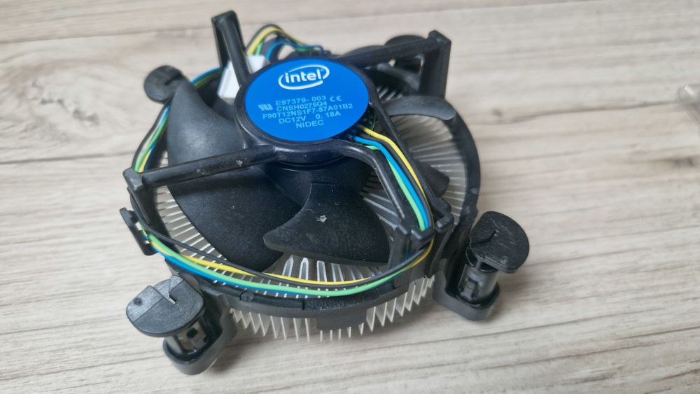 Procesor Intel Core i3-10100F