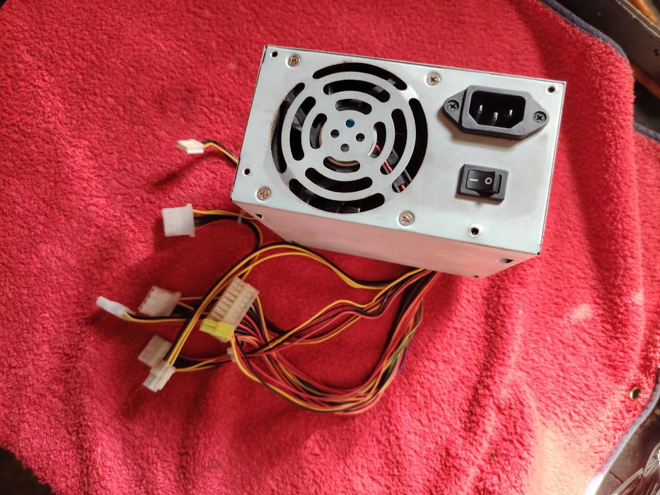 Fontes de alimentação // ATX 350 W // DPS-600UB A