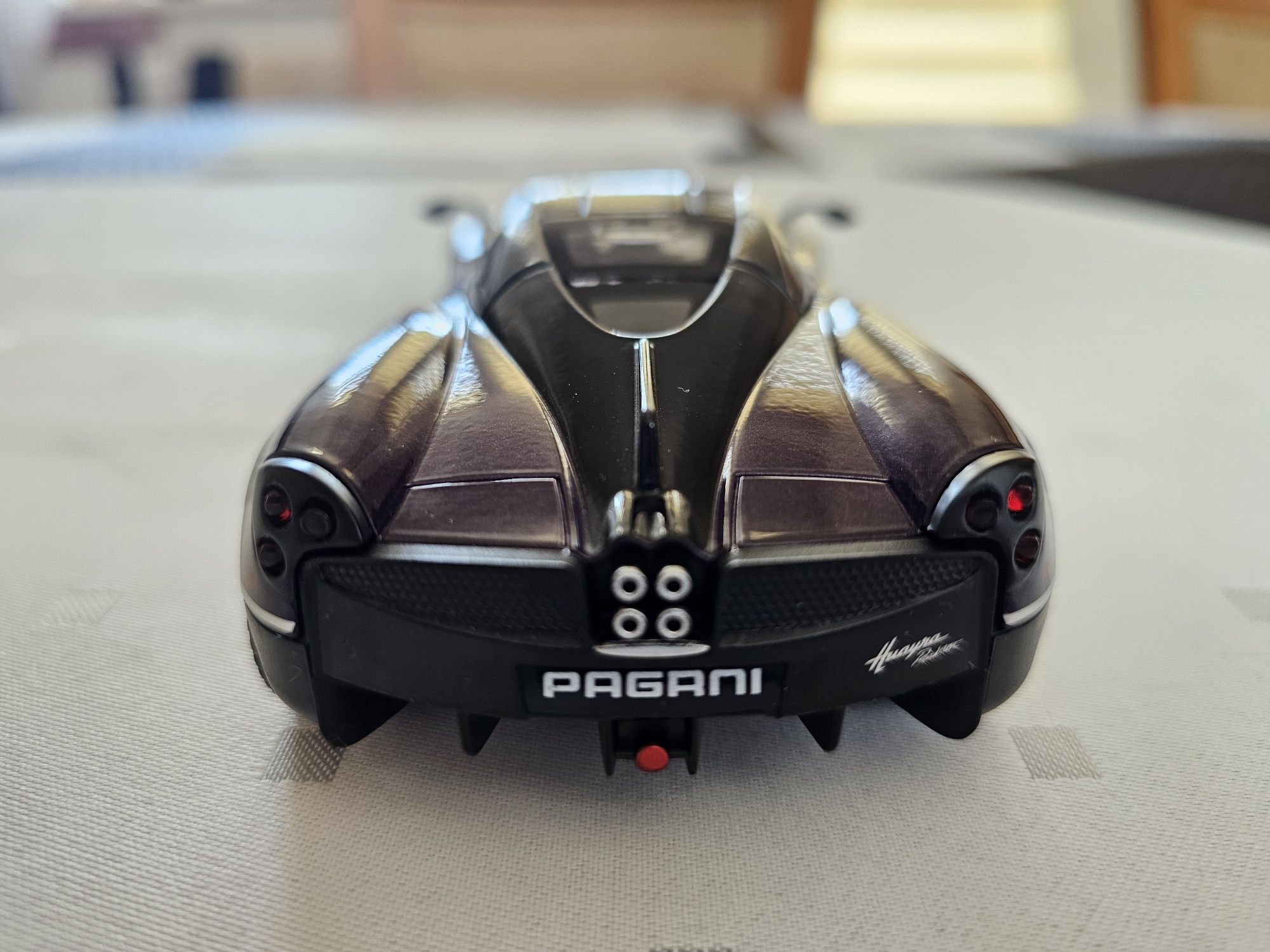 Pagani Huayra model 1:32 idealny